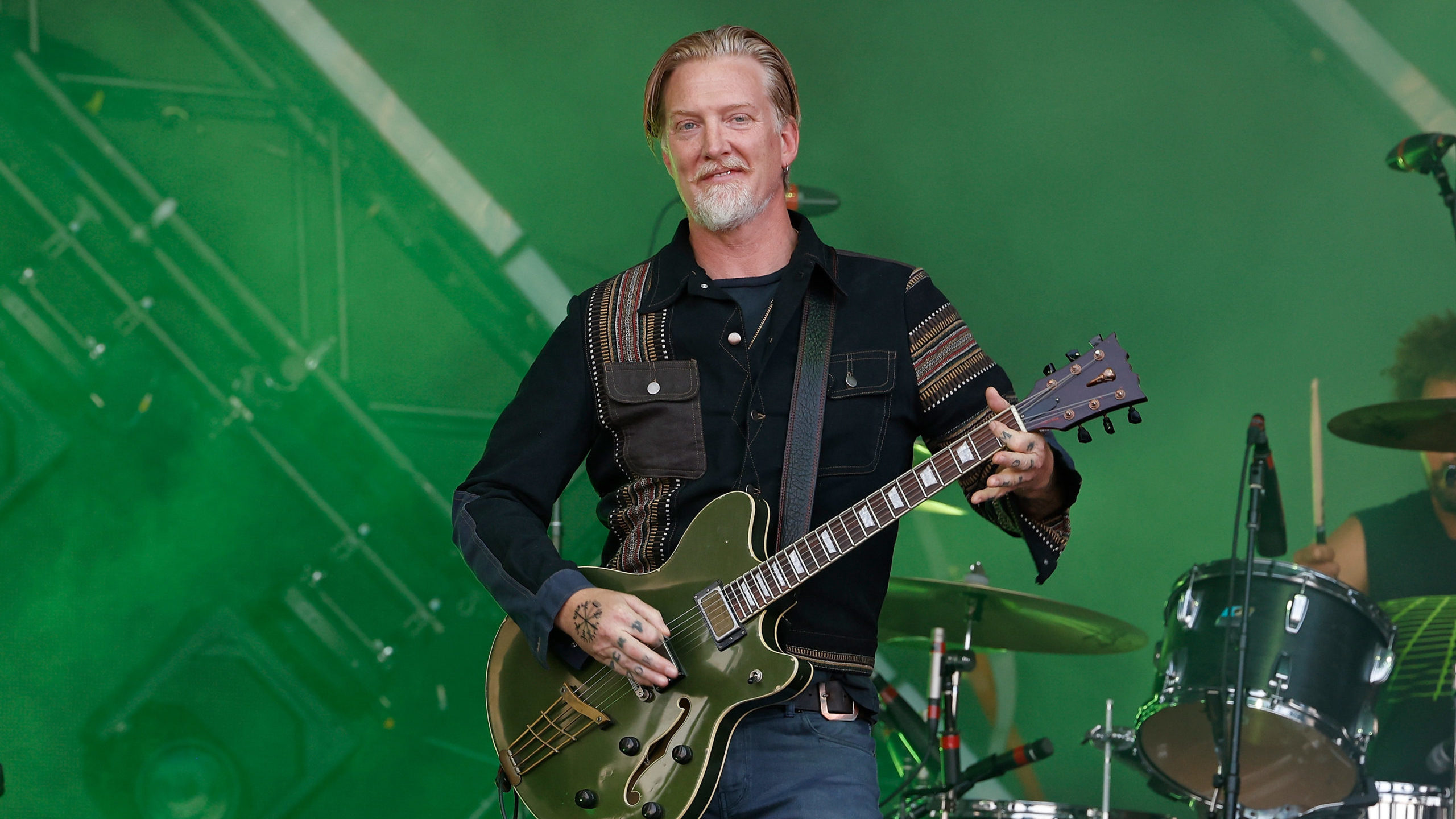 Josh Homme läuft bei der Fashion Week über den Catwalk – Ethel Cain auch